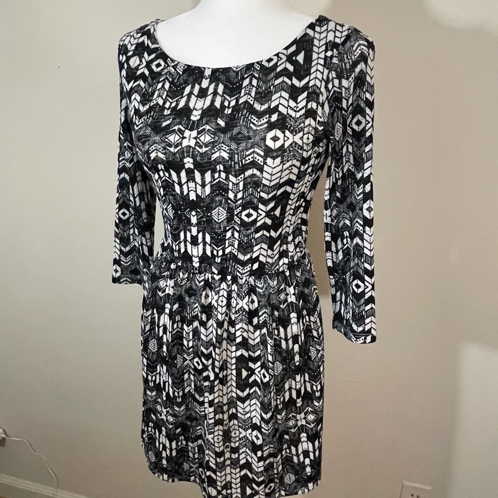 Lily Rose sz sm dress fit and flair blk print